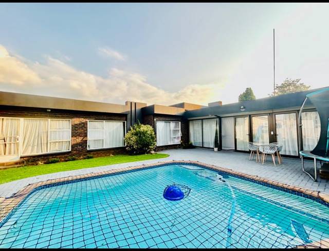 5 BEDROOM HOUSE FOR SALE IN VANDERBIJLPARK SE 3